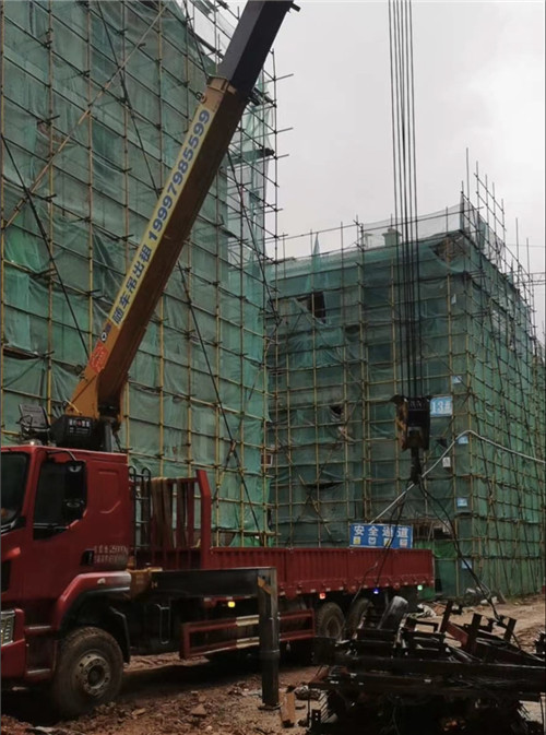 中阳县“慢工细活”—— 吊车的 “微动控制” 技术