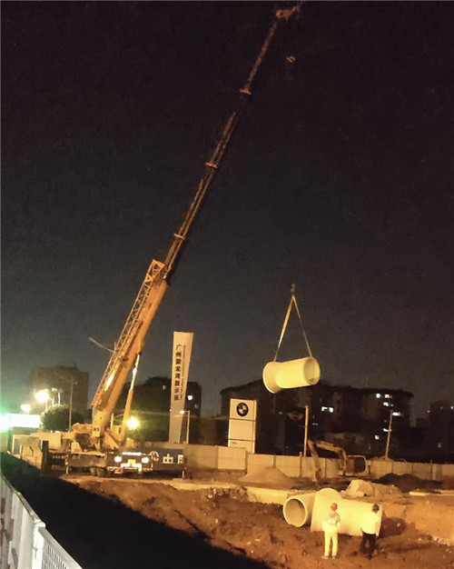 中阳县“弯臂矫正”—— 吊车的 “形变补偿” 技术