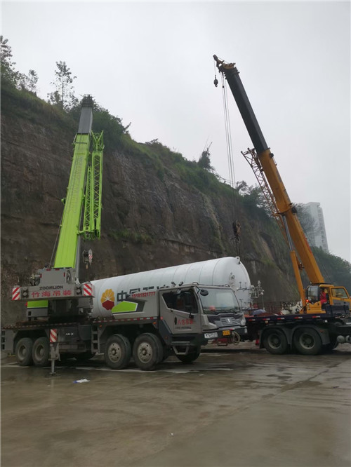 中阳县“不怕风雨冻”—— 吊车的 “恶劣环境适应” 技术