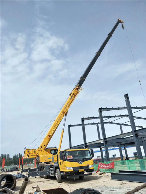 中阳县超高层建筑钢结构吊装案例